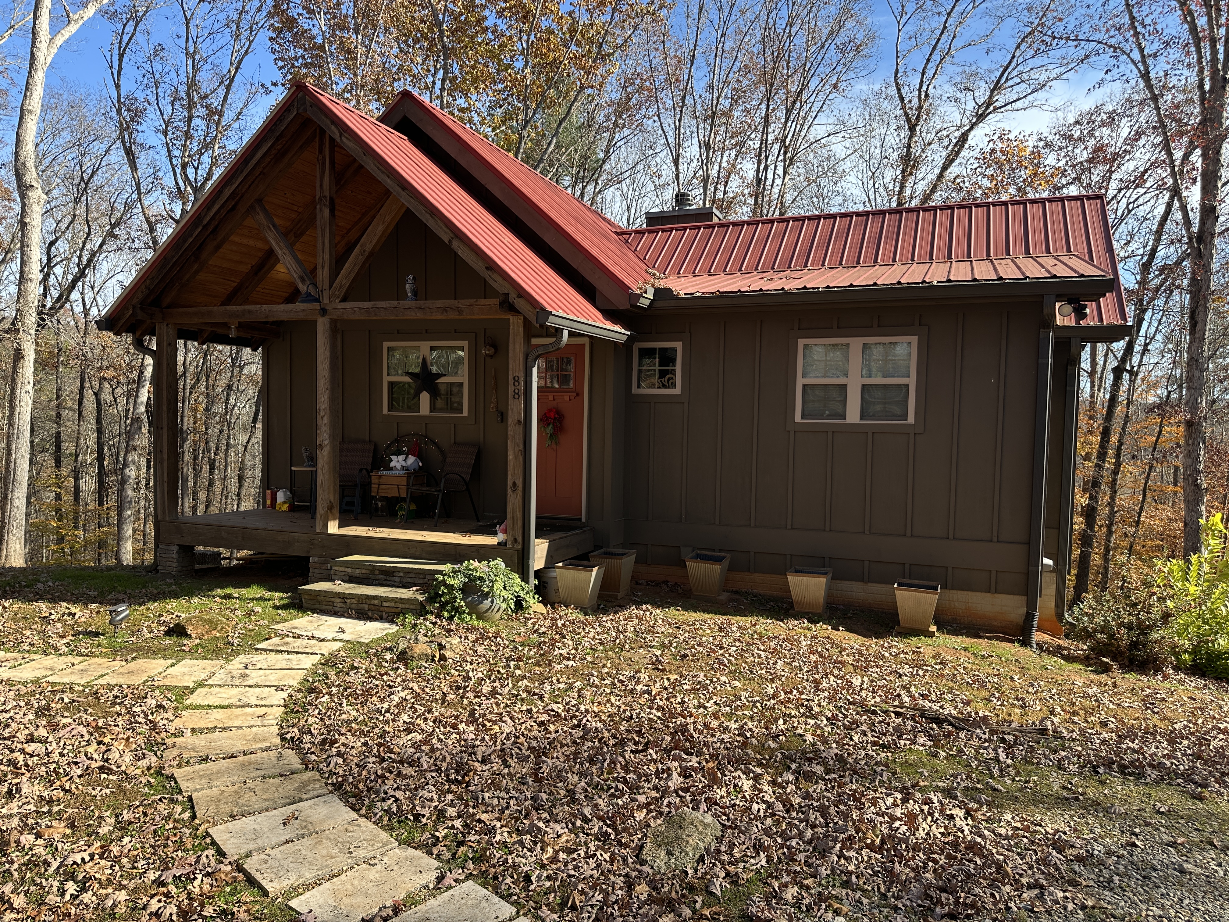 Modern 88 Old Vineyard Way property rental in Cleveland Georgia